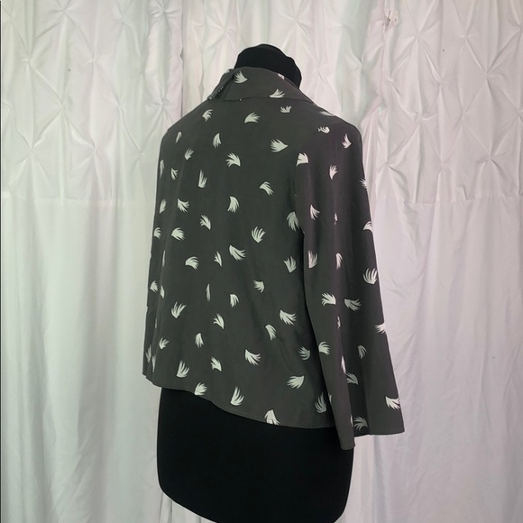 Gray w/ feather design Ann Taylor Loft Shrug Large - Picture 4 of 7